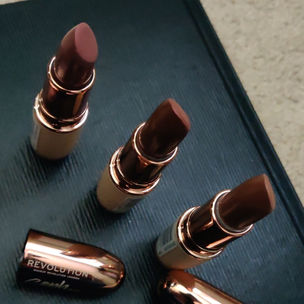 MUR x Soph does nails lipstick
